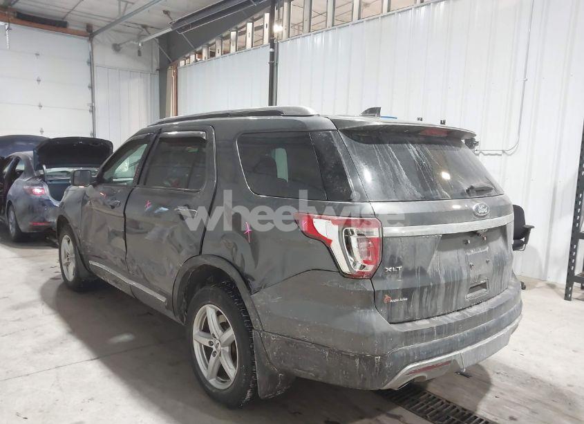 Photo 3 of 2017 Ford Explorer XLT (VIN 1FM5K8D82HGD99443)