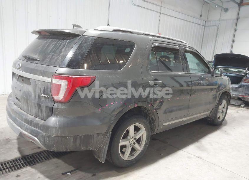 Photo 4 of 2017 Ford Explorer XLT (VIN 1FM5K8D82HGD99443)