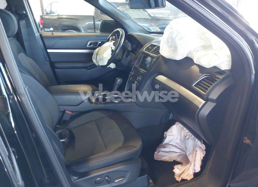 Photo 5 of 2017 Ford Explorer XLT (VIN 1FM5K8D82HGE17391)