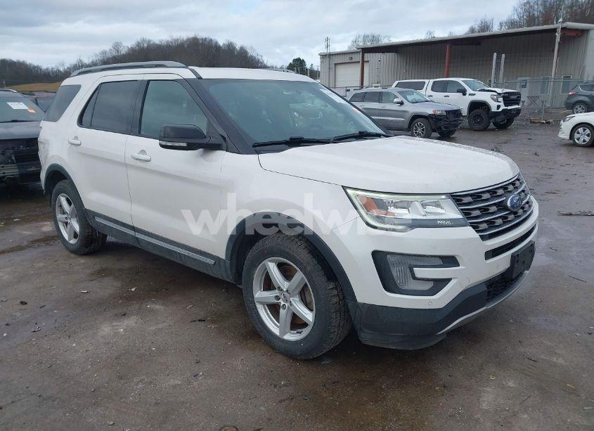 2017 Ford Explorer XLT (VIN 1FM5K8D82HGE31579) main photo