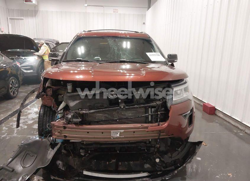 Photo 13 of 2018 Ford Explorer XLT (VIN 1FM5K8D82JGA31642)