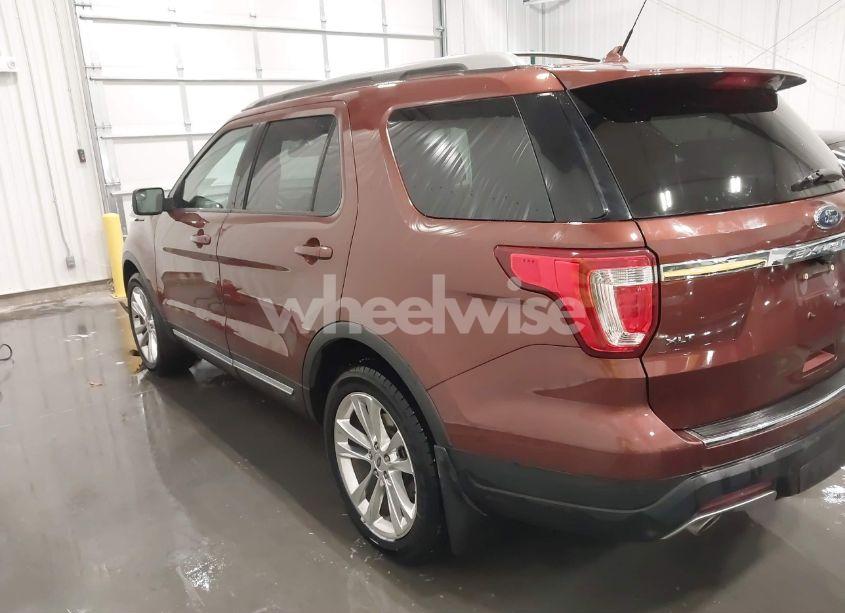 Photo 3 of 2018 Ford Explorer XLT (VIN 1FM5K8D82JGA31642)