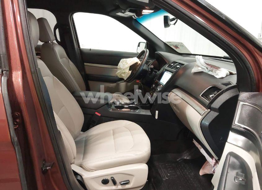 Photo 5 of 2018 Ford Explorer XLT (VIN 1FM5K8D82JGA31642)