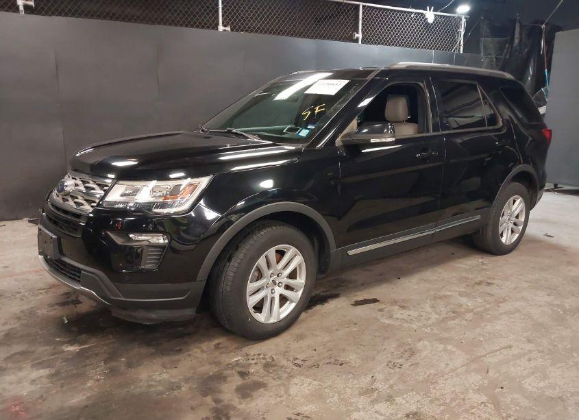 Photo 2 of 2018 Ford Explorer XLT (VIN 1FM5K8D82JGB02127)