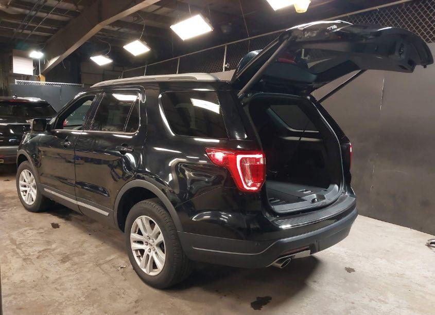 Photo 3 of 2018 Ford Explorer XLT (VIN 1FM5K8D82JGB02127)