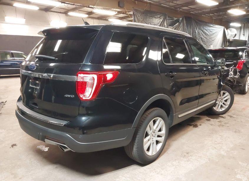 Photo 4 of 2018 Ford Explorer XLT (VIN 1FM5K8D82JGB02127)