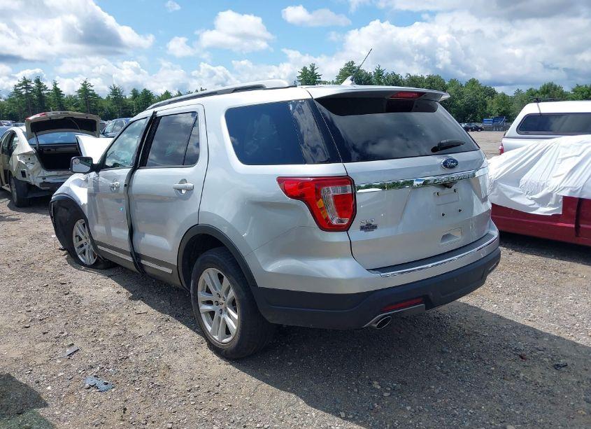 Photo 3 of 2018 Ford Explorer XLT (VIN 1FM5K8D82JGB37539)