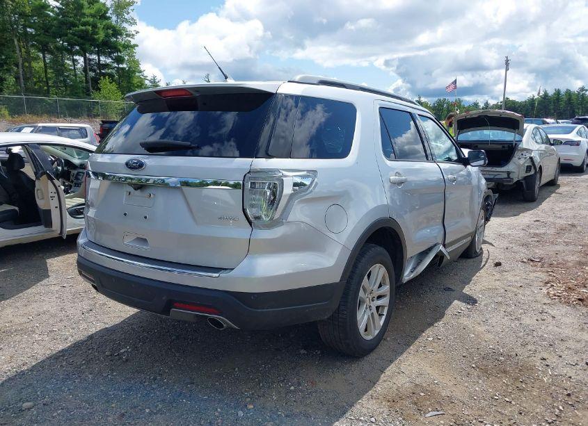 Photo 4 of 2018 Ford Explorer XLT (VIN 1FM5K8D82JGB37539)