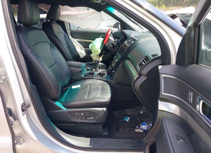 Photo 5 of 2018 Ford Explorer XLT (VIN 1FM5K8D82JGB37539)