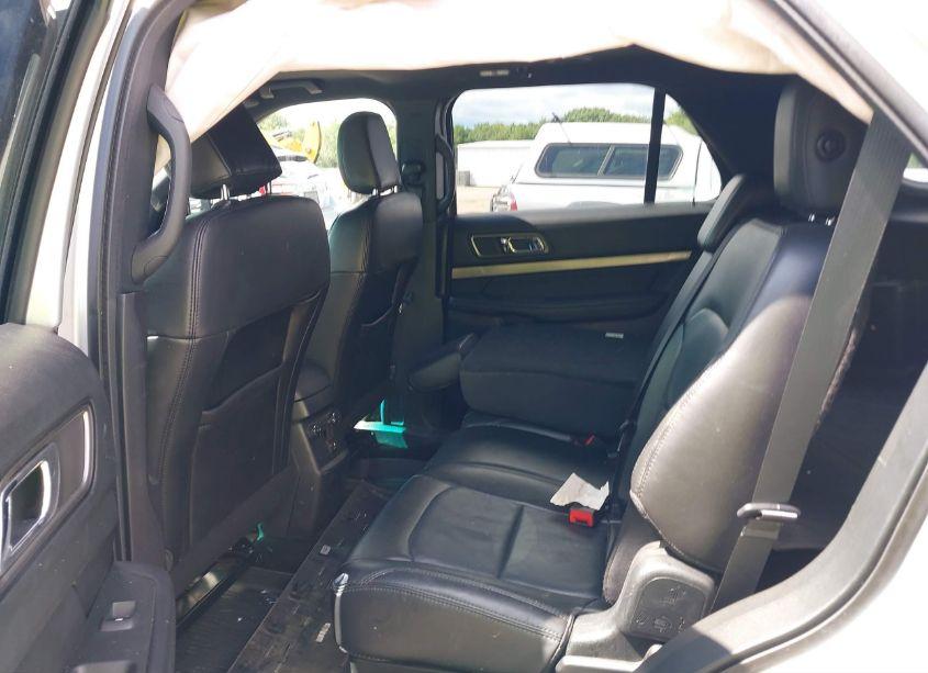 Photo 8 of 2018 Ford Explorer XLT (VIN 1FM5K8D82JGB37539)