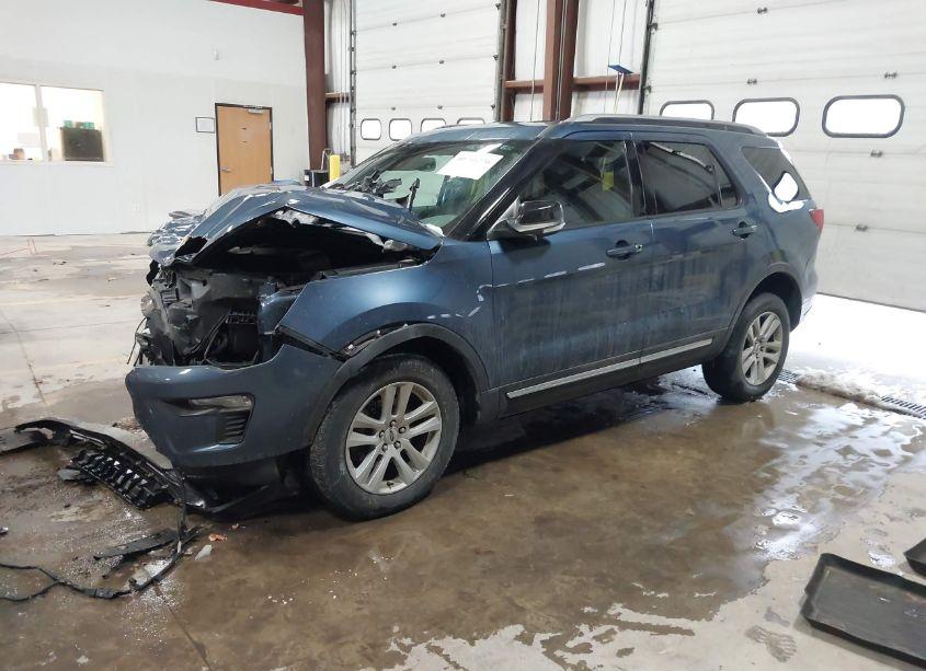 Photo 2 of 2018 Ford Explorer XLT (VIN 1FM5K8D82JGC13289)