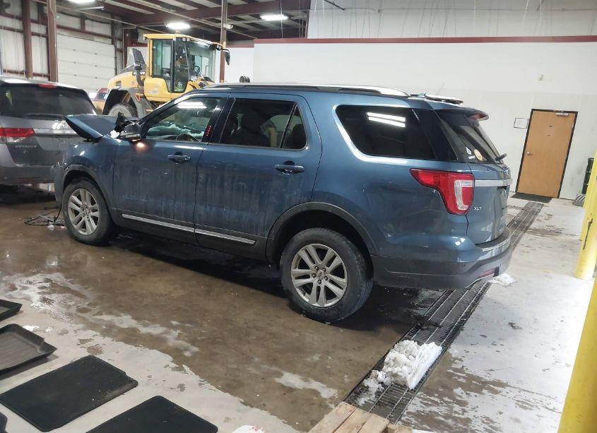 Photo 3 of 2018 Ford Explorer XLT (VIN 1FM5K8D82JGC13289)