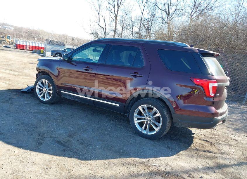 Photo 3 of 2018 Ford Explorer XLT (VIN 1FM5K8D82JGC21814)