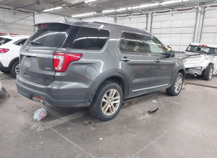 Photo 4 of 2018 Ford Explorer XLT (VIN 1FM5K8D82JGC71919)