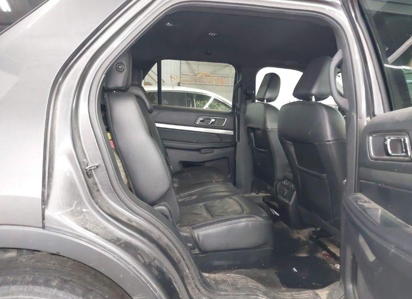 Photo 8 of 2018 Ford Explorer XLT (VIN 1FM5K8D82JGC71919)