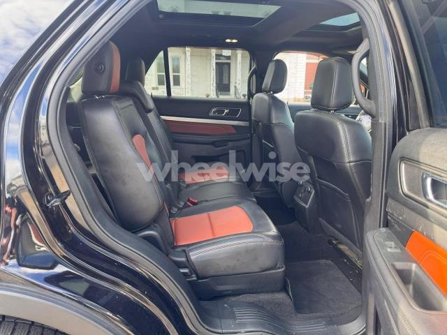 Photo 2 of 2019 FORD EXPLORER XLT (VIN 1FM5K8D82KGA01686)