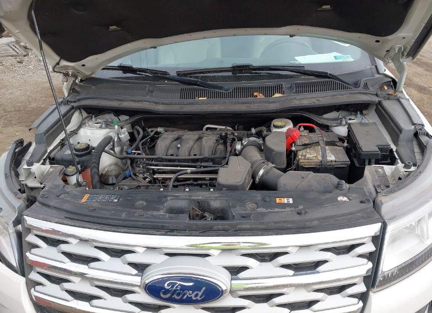 Photo 10 of 2019 Ford Explorer XLT (VIN 1FM5K8D82KGA06824)