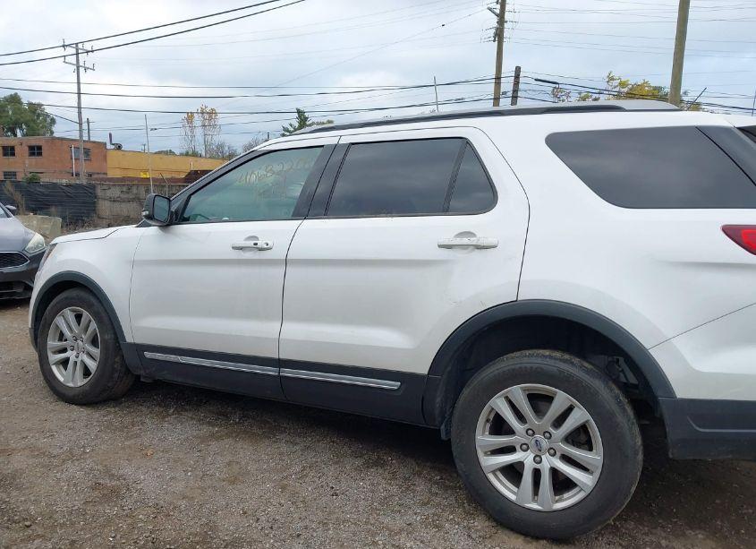 Photo 14 of 2019 Ford Explorer XLT (VIN 1FM5K8D82KGA06824)