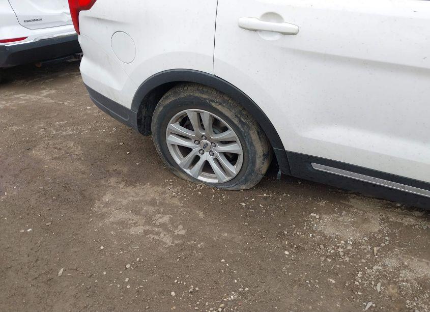 Photo 18 of 2019 Ford Explorer XLT (VIN 1FM5K8D82KGA06824)