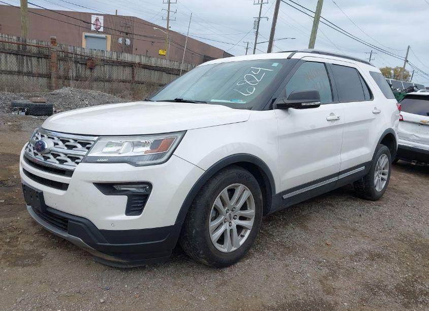 Photo 2 of 2019 Ford Explorer XLT (VIN 1FM5K8D82KGA06824)