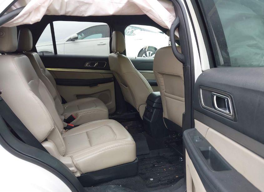 Photo 8 of 2019 Ford Explorer XLT (VIN 1FM5K8D82KGA06824)