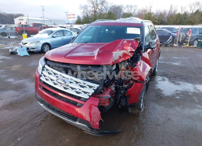 Photo 2 of 2019 Ford Explorer XLT (VIN 1FM5K8D82KGA38866)