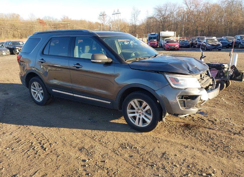2019 Ford Explorer XLT (VIN 1FM5K8D82KGB03537) main photo