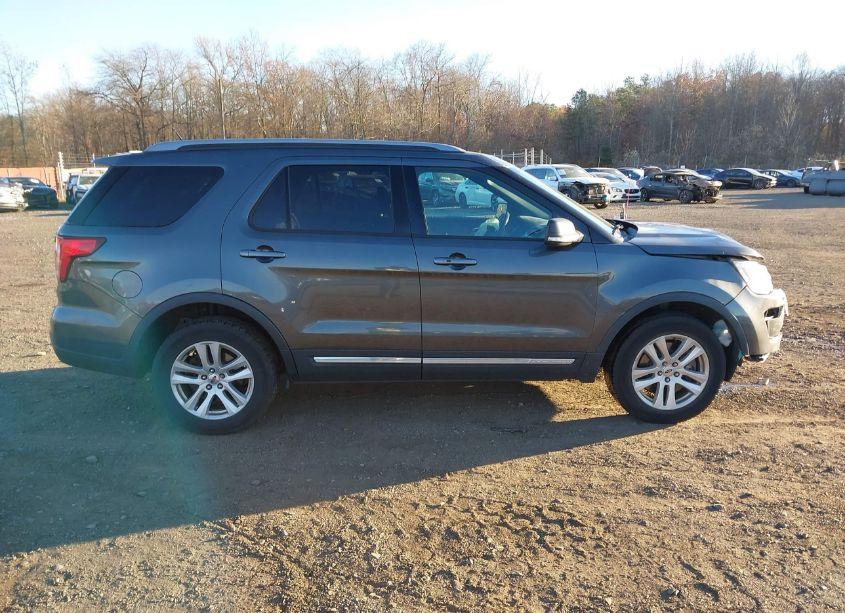 Photo 13 of 2019 Ford Explorer XLT (VIN 1FM5K8D82KGB03537)