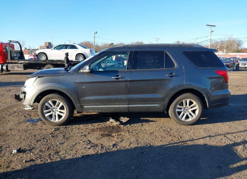 Photo 14 of 2019 Ford Explorer XLT (VIN 1FM5K8D82KGB03537)