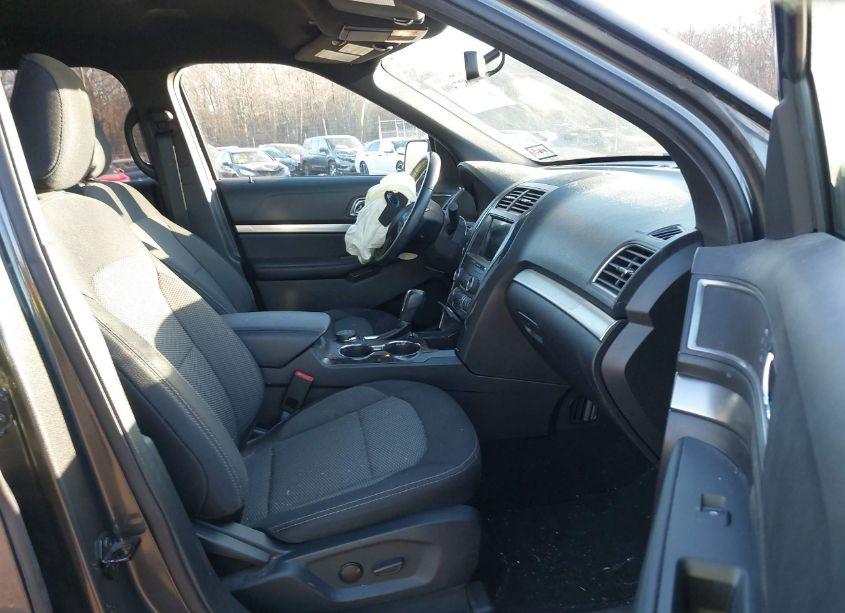 Photo 5 of 2019 Ford Explorer XLT (VIN 1FM5K8D82KGB03537)