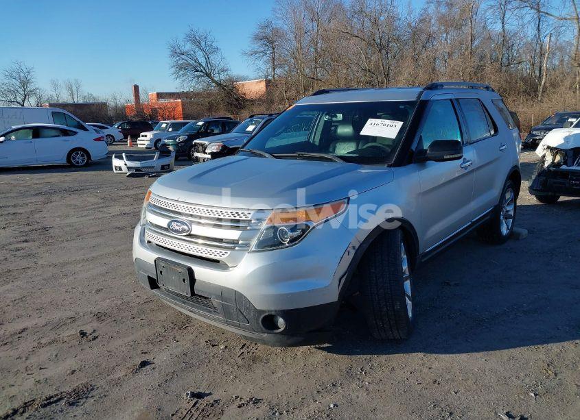 Photo 2 of 2013 Ford Explorer XLT (VIN 1FM5K8D83DGA17026)