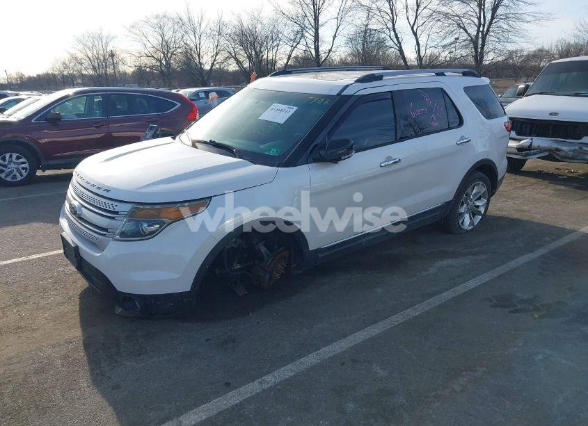 Photo 2 of 2014 Ford Explorer XLT (VIN 1FM5K8D83EGC18975)
