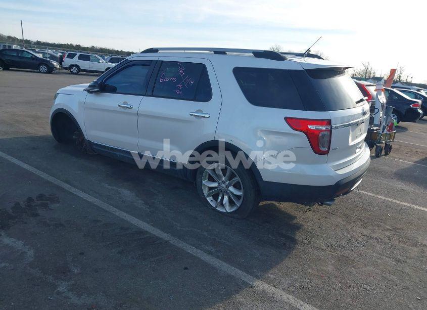 Photo 3 of 2014 Ford Explorer XLT (VIN 1FM5K8D83EGC18975)