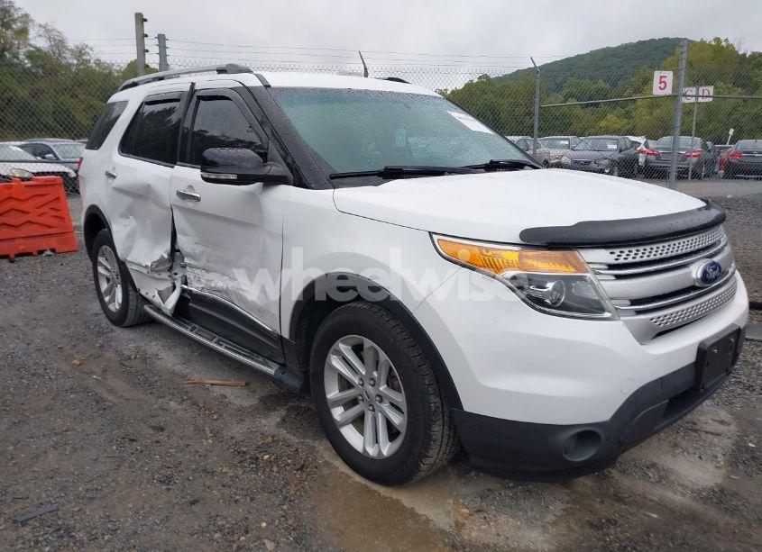 2015 Ford Explorer XLT (VIN 1FM5K8D83FGA10967) main photo