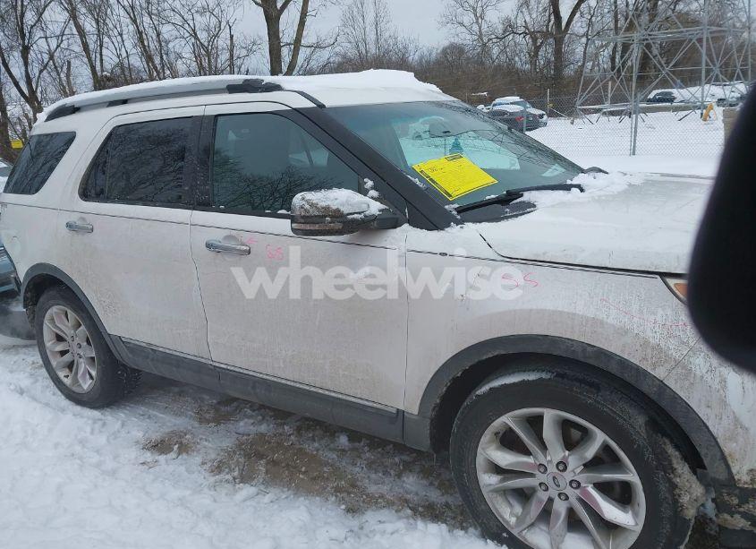 Photo 14 of 2015 Ford Explorer XLT (VIN 1FM5K8D83FGA52944)