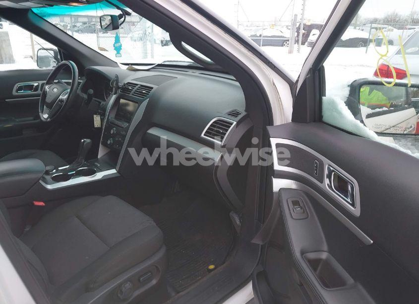 Photo 5 of 2015 Ford Explorer XLT (VIN 1FM5K8D83FGA52944)