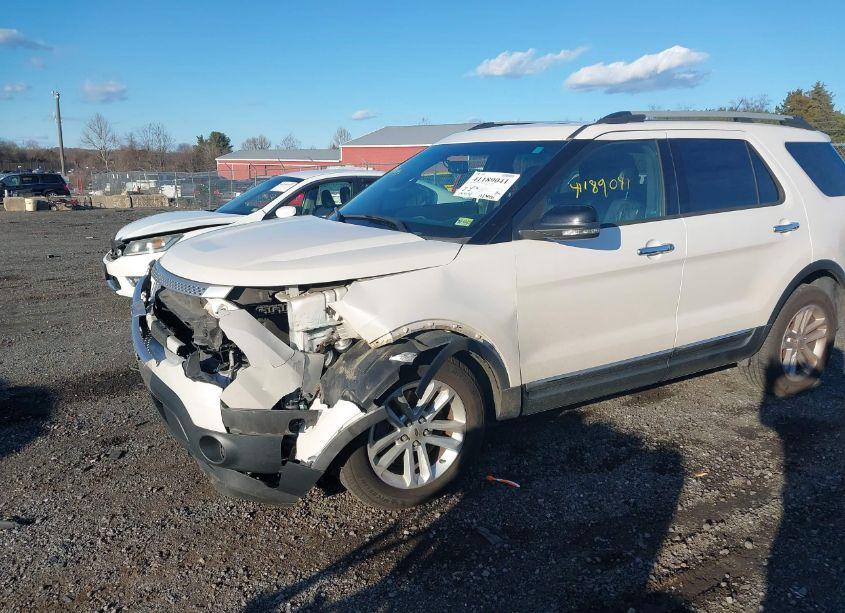 Photo 2 of 2015 Ford Explorer XLT (VIN 1FM5K8D83FGB29909)