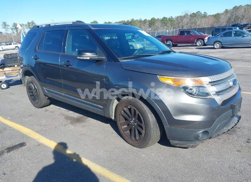 2015 Ford Explorer XLT (VIN 1FM5K8D83FGB70461) main photo