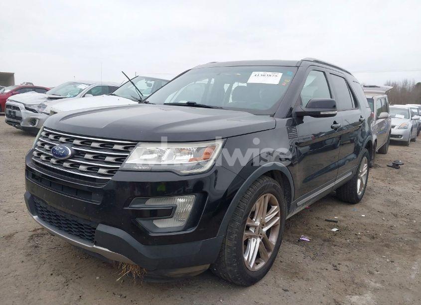 Photo 2 of 2016 Ford Explorer XLT (VIN 1FM5K8D83GGB92820)