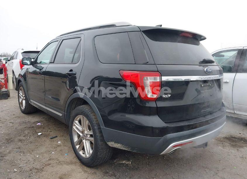 Photo 3 of 2016 Ford Explorer XLT (VIN 1FM5K8D83GGB92820)