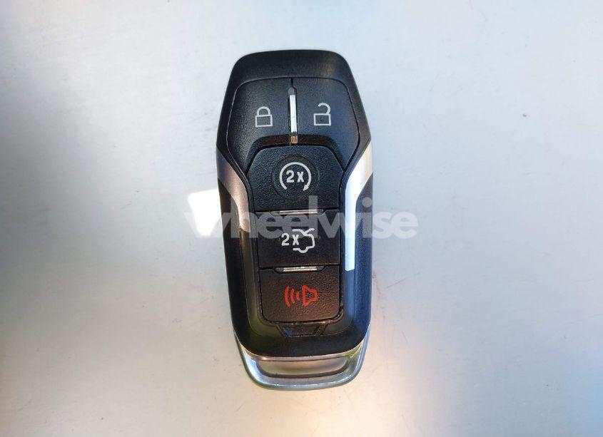 Photo 11 of 2016 Ford Explorer XLT (VIN 1FM5K8D83GGC34838)