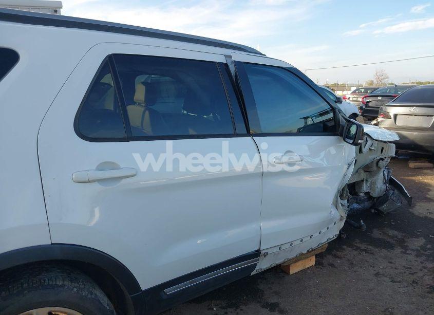 Photo 14 of 2016 Ford Explorer XLT (VIN 1FM5K8D83GGC34838)