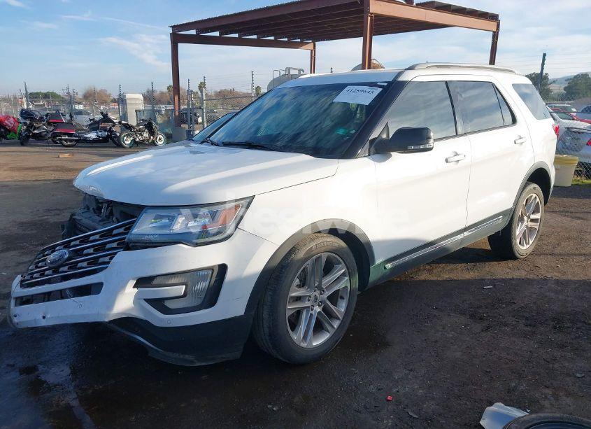 Photo 2 of 2016 Ford Explorer XLT (VIN 1FM5K8D83GGC34838)