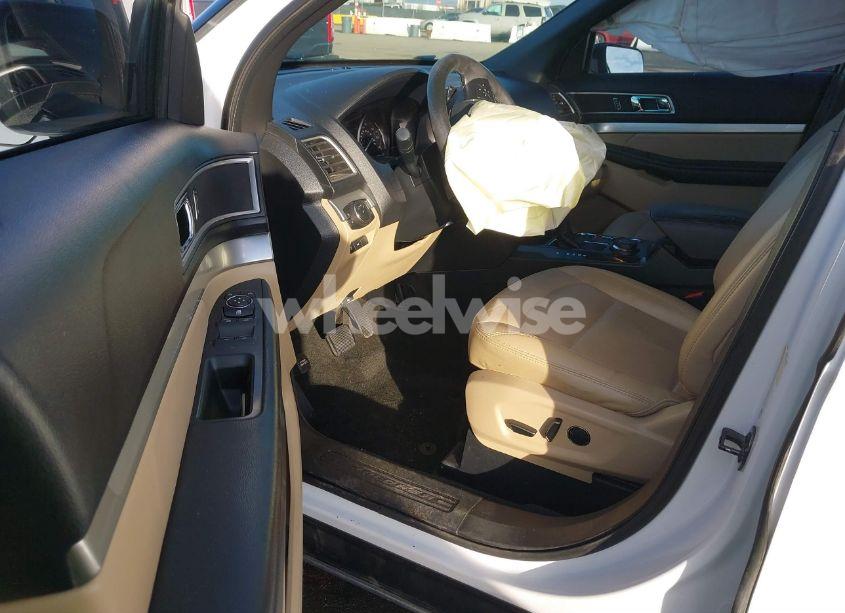 Photo 5 of 2016 Ford Explorer XLT (VIN 1FM5K8D83GGC34838)