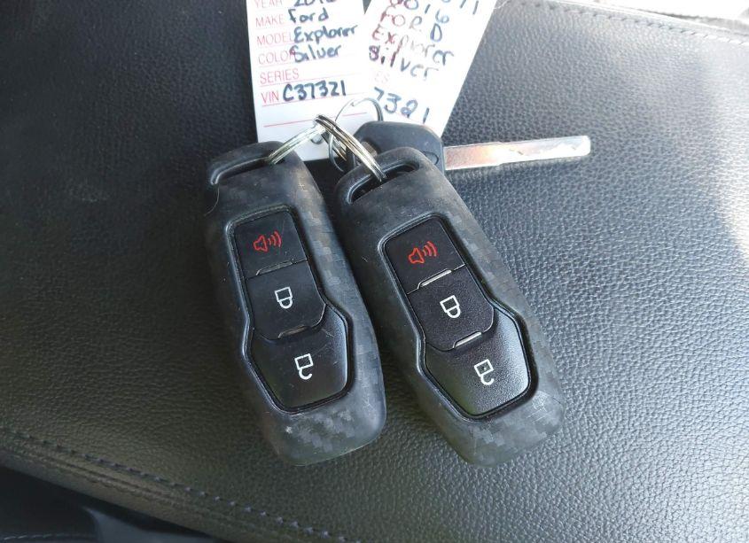 Photo 11 of 2016 Ford Explorer XLT (VIN 1FM5K8D83GGC37321)
