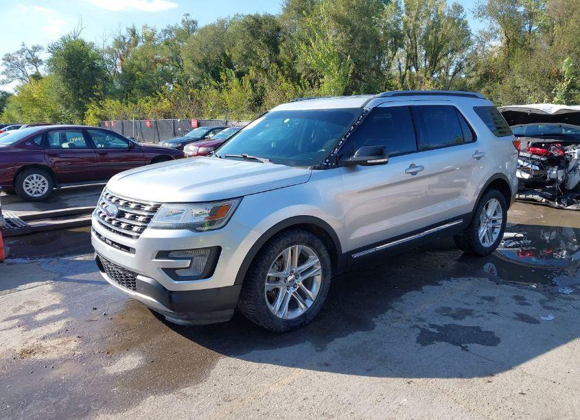 Photo 2 of 2016 Ford Explorer XLT (VIN 1FM5K8D83GGC37321)