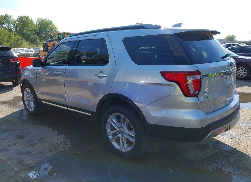 Photo 3 of 2016 Ford Explorer XLT (VIN 1FM5K8D83GGC37321)