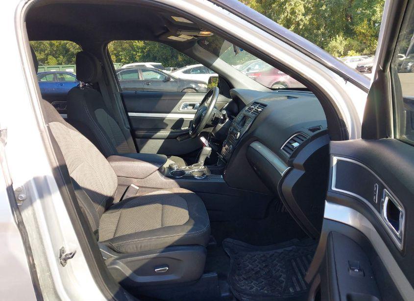 Photo 5 of 2016 Ford Explorer XLT (VIN 1FM5K8D83GGC37321)