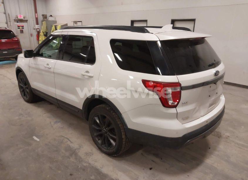 Photo 3 of 2017 Ford Explorer XLT (VIN 1FM5K8D83HGA30672)