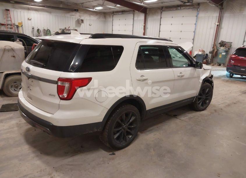 Photo 4 of 2017 Ford Explorer XLT (VIN 1FM5K8D83HGA30672)